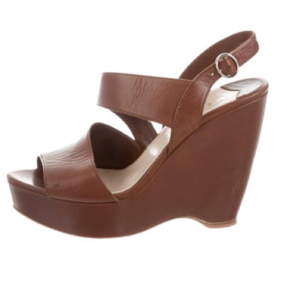 PRADA - Picture 2 of 5